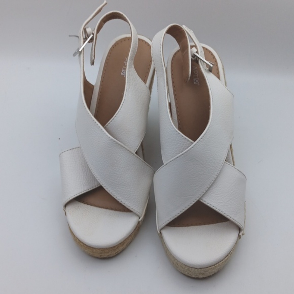 SUMMER PEEP TOE WHITE SANDALS SIZE 7
